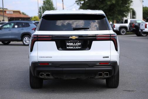 2024 Chevrolet Traverse LS