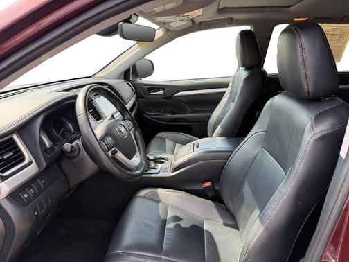 Ooh La La Rouge Mica 2019 Toyota Highlander XLE