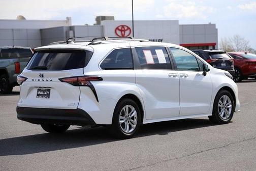 2022 Toyota Sienna XLE