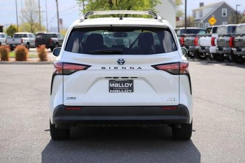 2022 Toyota Sienna XLE