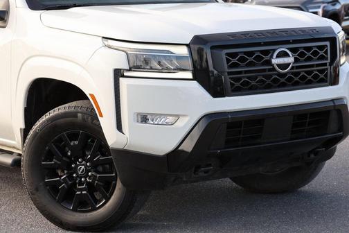 2023 Nissan Frontier SV
