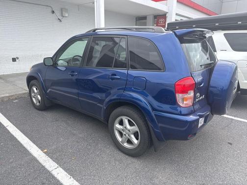 White 2002 Toyota RAV4 Base