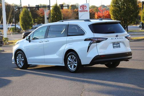 2025 Toyota Sienna XLE 7 Passenger