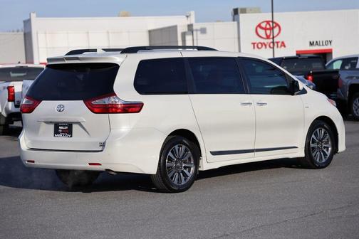 2018 Toyota Sienna XLE