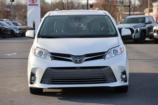 2018 Toyota Sienna XLE