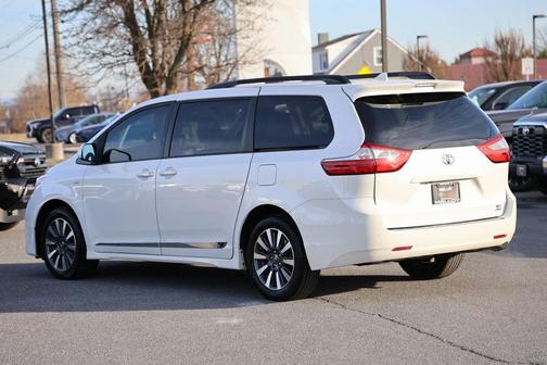 2018 Toyota Sienna XLE