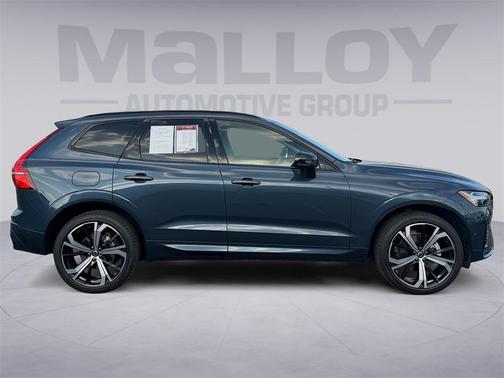 2024 Volvo XC60 B5 Ultimate Dark Theme