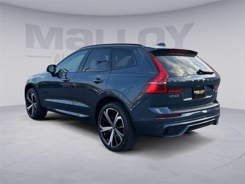 2024 Volvo XC60 B5 Ultimate Dark Theme