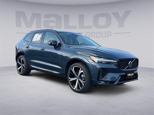 2024 Volvo XC60 B5 Ultimate Dark Theme