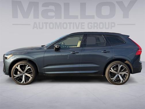 2024 Volvo XC60 B5 Ultimate Dark Theme