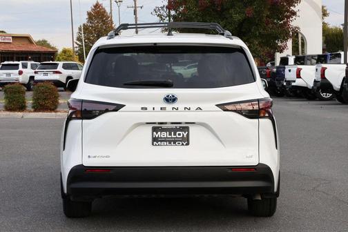 2025 Toyota Sienna LE