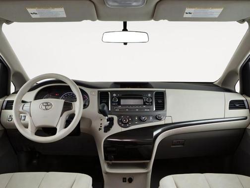 2013 Toyota Sienna XLE