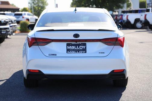 2022 Toyota Avalon Hybrid XSE