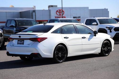 2022 Toyota Avalon Hybrid XSE