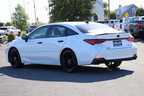 2022 Toyota Avalon Hybrid XSE