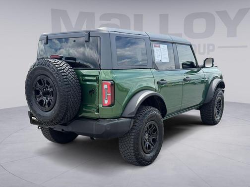 Eruption Green Metallic 2024 Ford Bronco Wildtrak