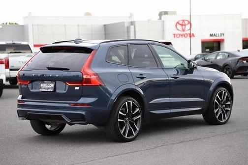 2024 Volvo XC60 Recharge Plug-In Hybrid T8 Ultimate Dark Theme