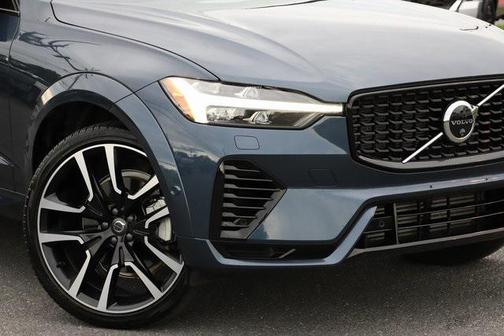 2024 Volvo XC60 Recharge Plug-In Hybrid T8 Ultimate Dark Theme