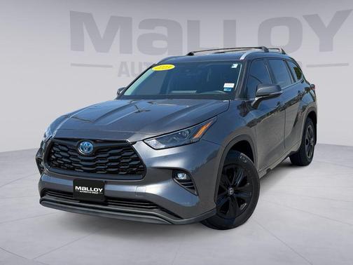Magnetic Gray Metallic 2023 Toyota Highlander Hybrid XLE