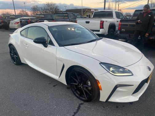 2024 Toyota GR86 Premium