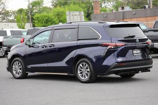 2021 Toyota Sienna LE