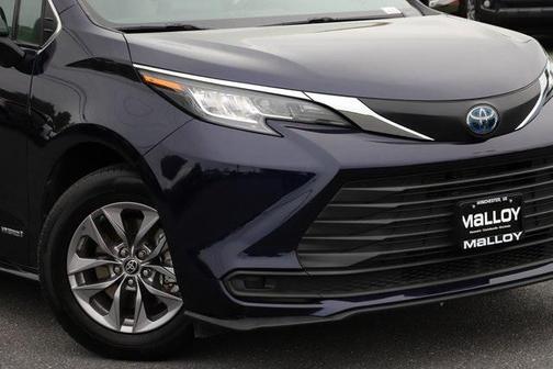 2021 Toyota Sienna LE