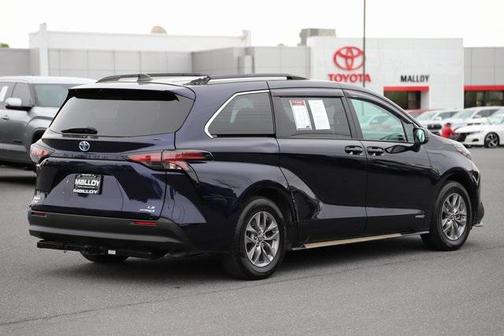2021 Toyota Sienna LE