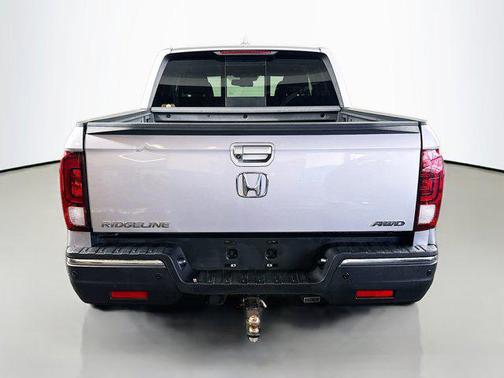 Lunar Silver Metallic 2018 Honda Ridgeline RTL-E