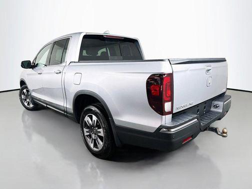 Lunar Silver Metallic 2018 Honda Ridgeline RTL-E