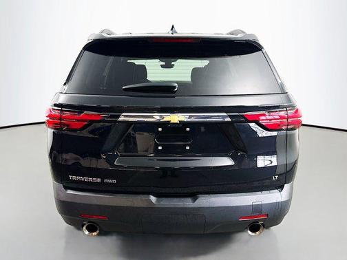 Mosaic Black Metallic 2023 Chevrolet Traverse LT Cloth