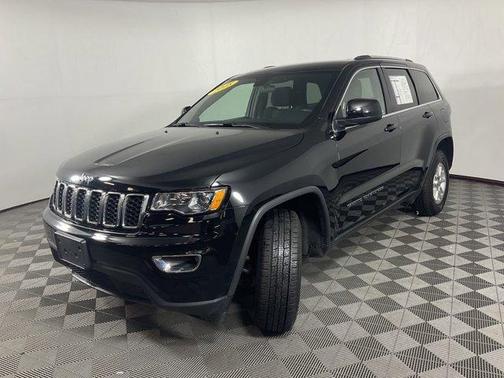 Photo 3 of 58 of 2018 Jeep Grand Cherokee Laredo E