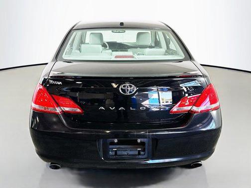2010 Toyota Avalon XLS