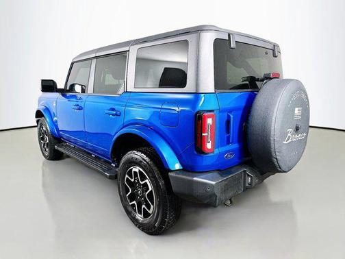 Velocity Blue Metallic 2023 Ford Bronco Outer Banks