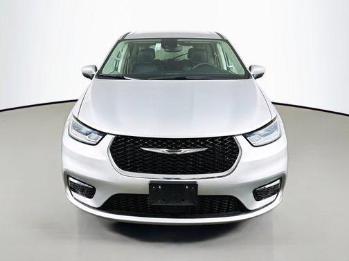 Silver Mist Clearcoat 2023 Chrysler Pacifica Touring L