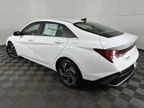 2025 Hyundai ELANTRA SEL