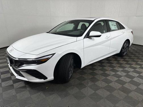 2025 Hyundai ELANTRA SEL