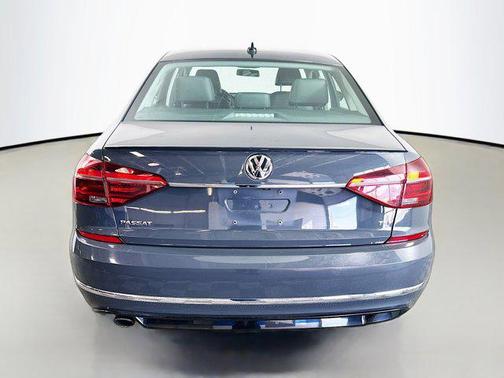 2017 Volkswagen Passat 1.8T R-Line w/Comfort