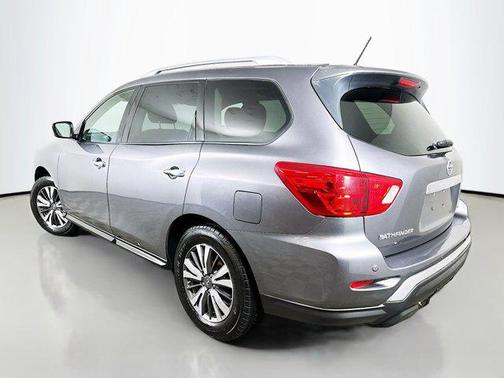 2018 Nissan Pathfinder SV