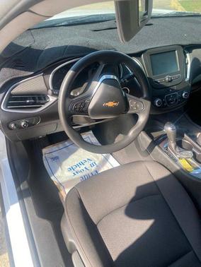 Summit White 2018 Chevrolet Malibu 1LS
