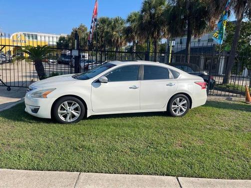 Pearl White 2015 Nissan Altima 2.5 SL