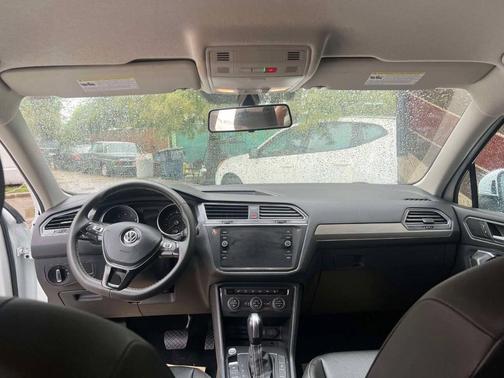 Pure White 2021 Volkswagen Tiguan 2.0T SE
