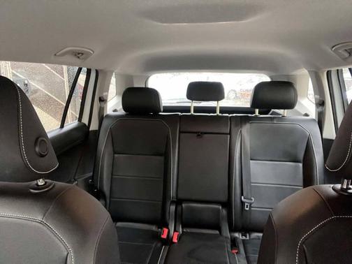 Pure White 2021 Volkswagen Tiguan 2.0T SE