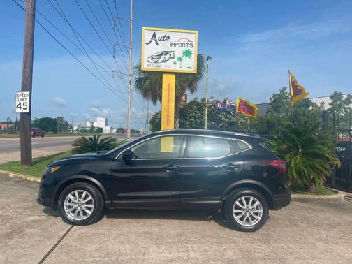 Magnetic Black 2022 Nissan Rogue Sport SV