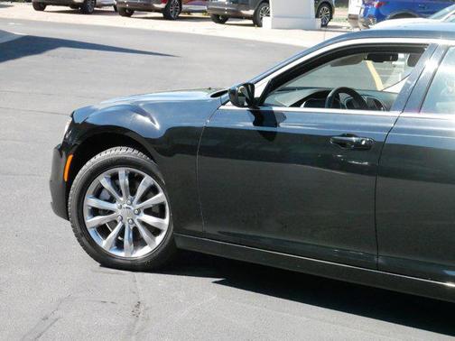 2022 Chrysler 300 Touring