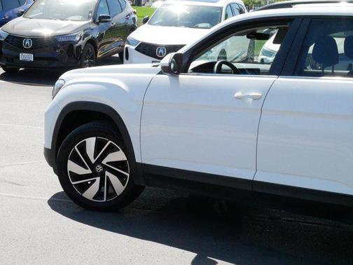 2024 Volkswagen Atlas 2.0T SE w/Technology 4MOTION