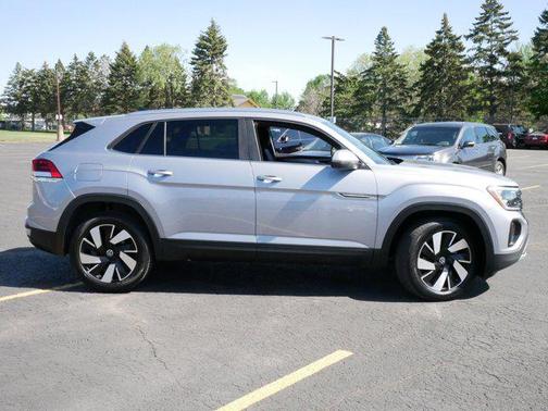 2024 Volkswagen Atlas Cross Sport 2.0T SE w/Technology 4MOTION