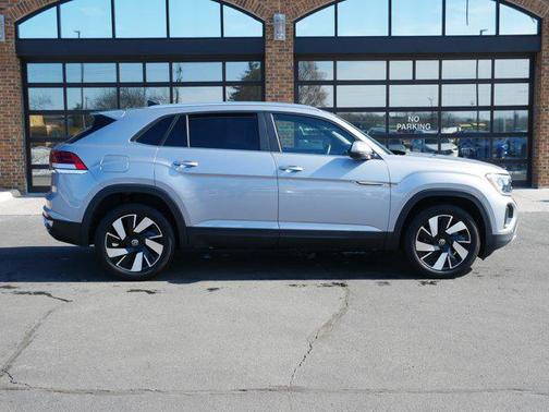 2024 Volkswagen Atlas Cross Sport 2.0T SE w/Technology 4MOTION