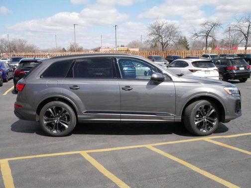 2025 Audi Q7 55 Premium Plus