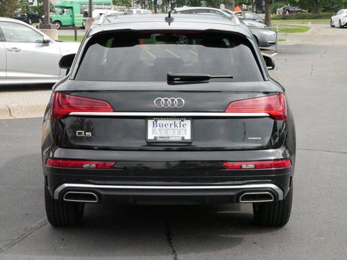 2022 Audi Q5 45 S line Premium