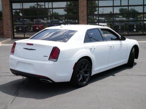 2023 Chrysler 300 Touring